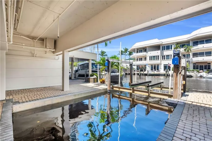 1001 10th AVE S, Naples, FL 34102