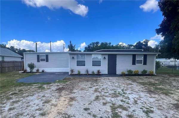 2238 Cantor LN, North Fort Myers, FL 33917