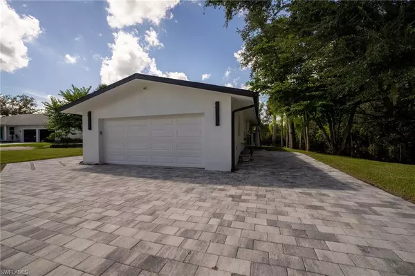 North Fort Myers, FL 33917,9460 Colony DR