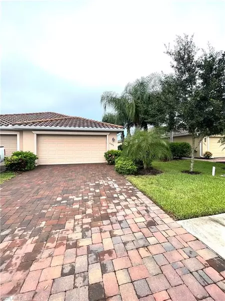 2049 Tamarron LN, Naples, FL 34120