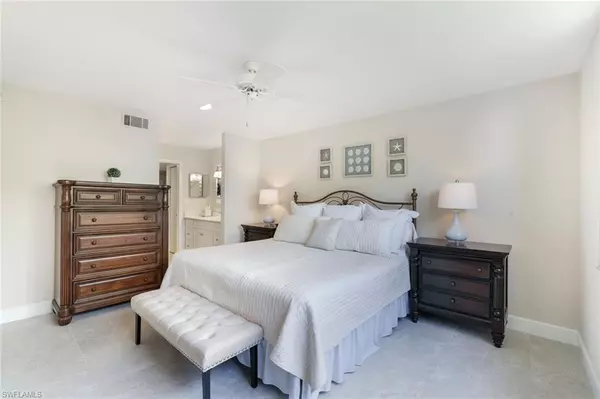 Naples, FL 34110,285 Naples Cove DR #1504