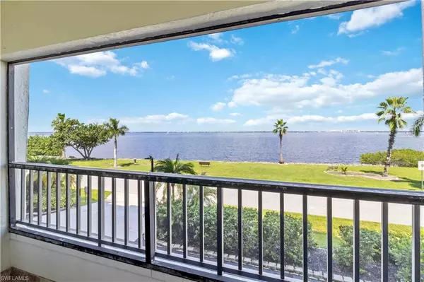 Punta Gorda, FL 33950,1500 Park Beach CIR #2F