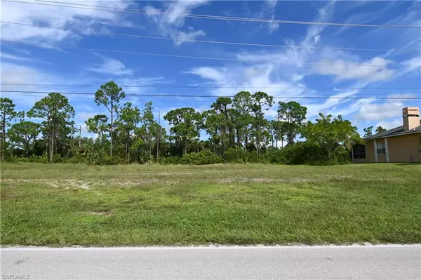 13 Wilmington PKWY, Cape Coral, FL 33993