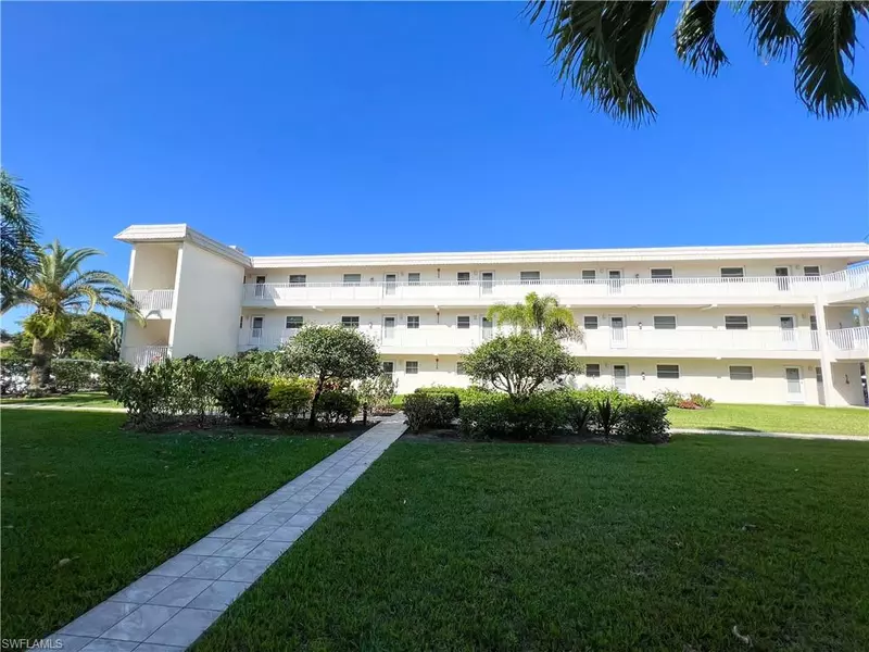 3150 Binnacle DR #318, Naples, FL 34103