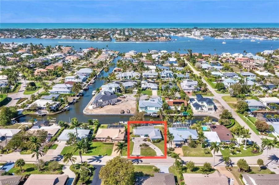 1696 Sandpiper ST, Naples, FL 34102