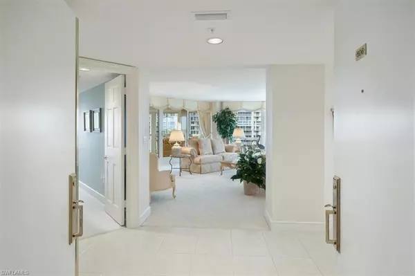 Naples, FL 34103,4021 Gulf Shore BLVD N #506