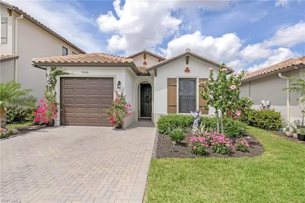 8940 Madrid CIR,  Naples,  FL 34104