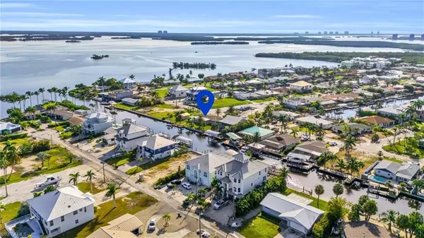 Fort Myers Beach, FL 33931,255 Albatross ST