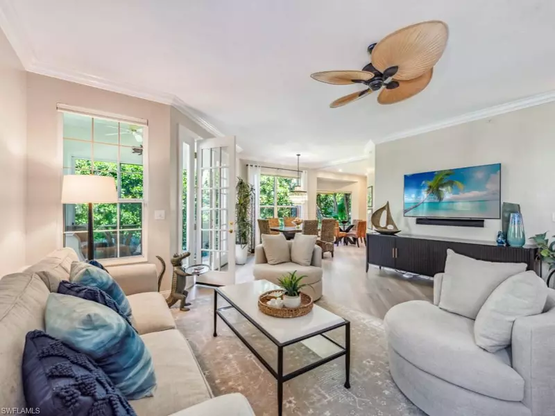 241 Colonade CIR, Naples, FL 34103