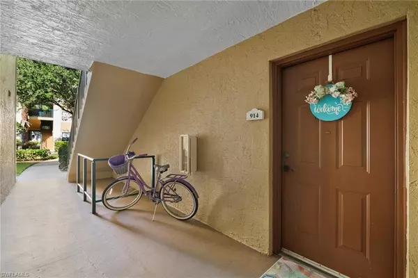 Bonita Springs, FL 34135,8960 Colonnades CT E #914