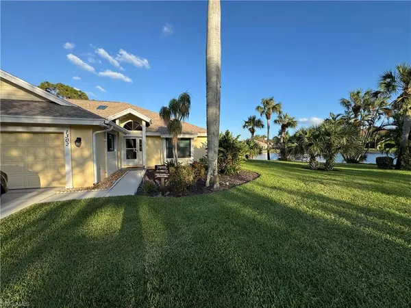 Naples, FL 34110,1302 Park Lake DR #32-R