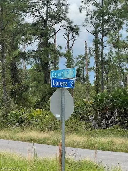 850 Calais ST E, Lehigh Acres, FL 33974