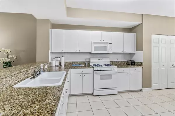 Naples, FL 34119,1882 Tarpon Bay DR S #2-204