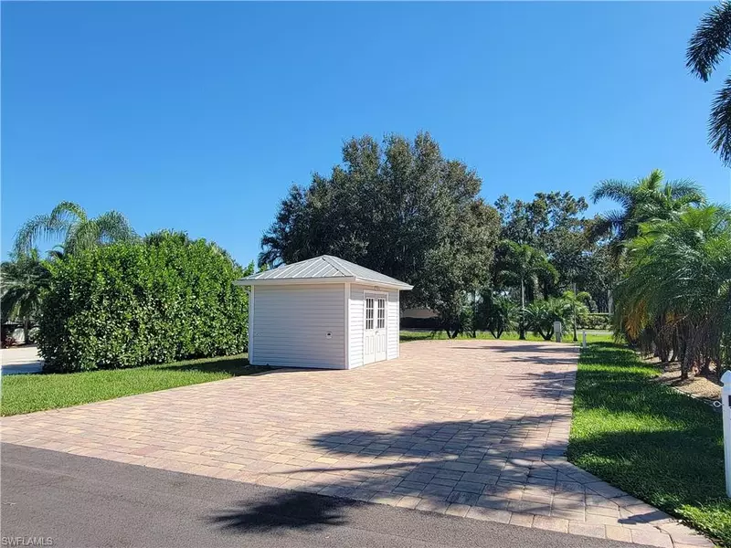 10062 Parkwood DR, Fort Myers, FL 33905