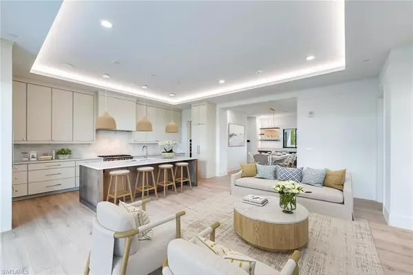 Naples, FL 34102,82 9TH ST S #205