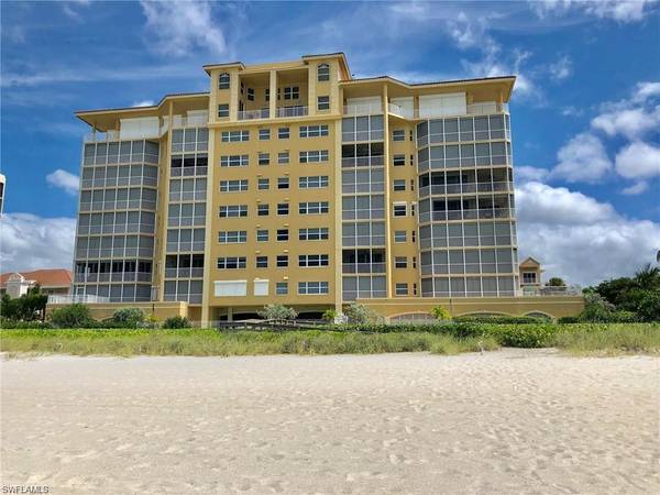 9577 Gulf Shore DR #304, Naples, FL 34108