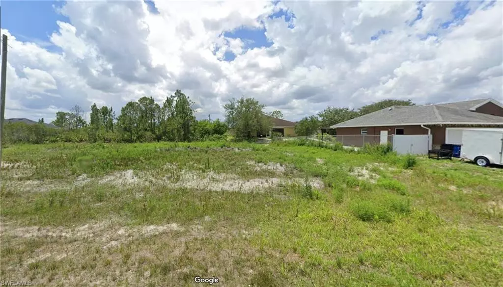 Lehigh Acres, FL 33972,409 Yolanda ST