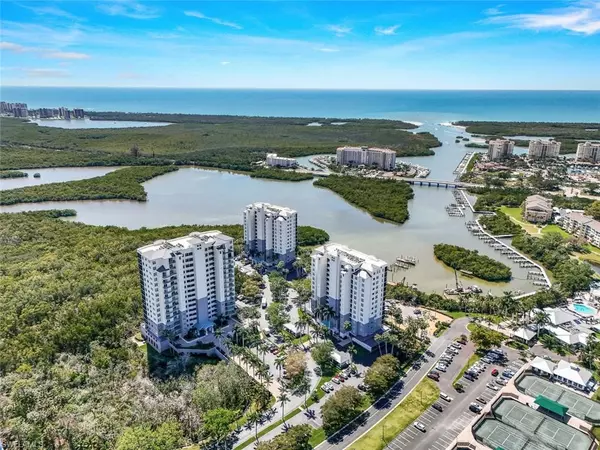 425 Cove Tower DR #1003, Naples, FL 34110