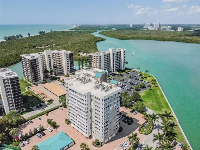 21 Bluebill AVE #B-303, Naples, FL 34108