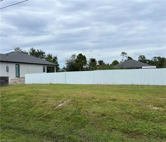 2808 8th ST W, Lehigh Acres, FL 33971