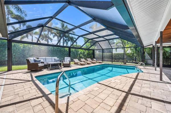 718 Old Trail DR, Naples, FL 34103