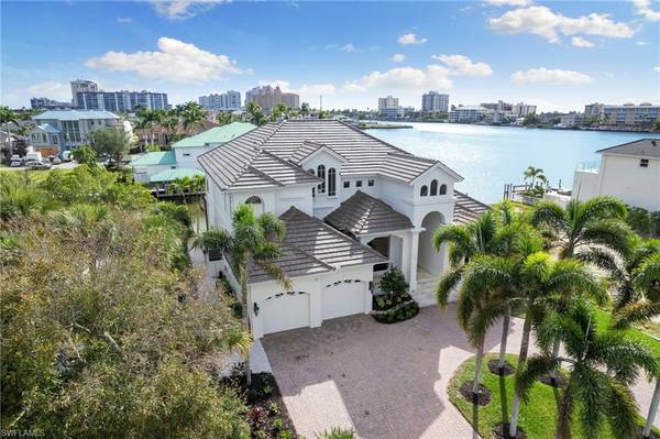 360 Lagoon AVE, Naples, FL 34108