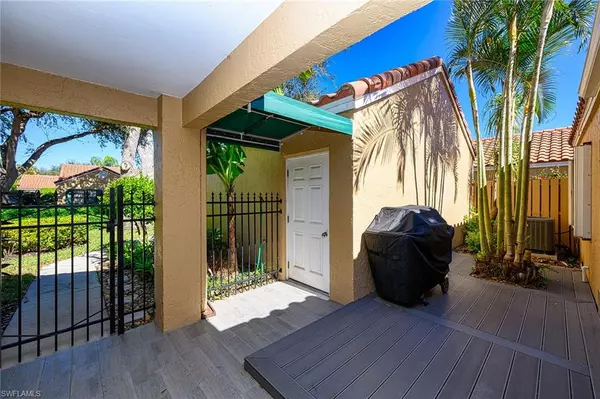 772 Reef Point CIR #55, Naples, FL 34108