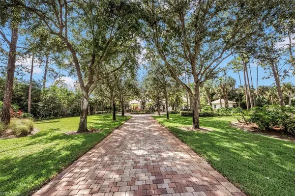 4810 Sycamore DR, Naples, FL 34119