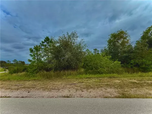 1004 Edward AVE, Lehigh Acres, FL 33936