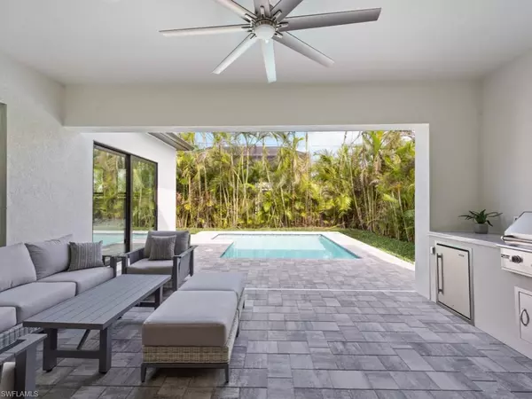 Naples, FL 34108,837 99th AVE N