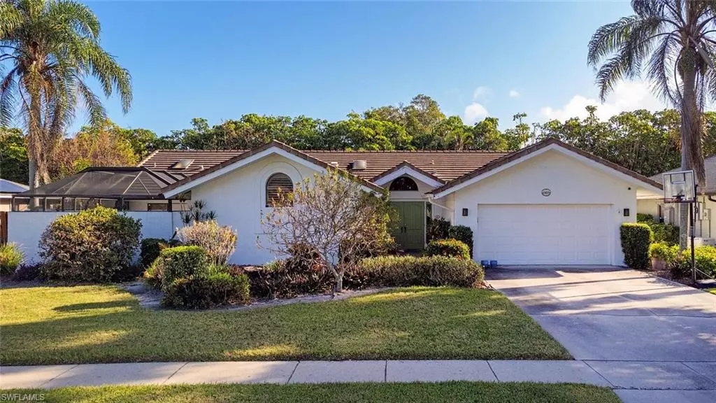 Naples, FL 34105,2419 Pine Woods CIR #11