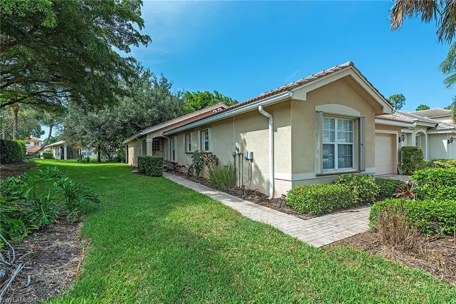 1301 Barrigona CT, Naples, FL 34119