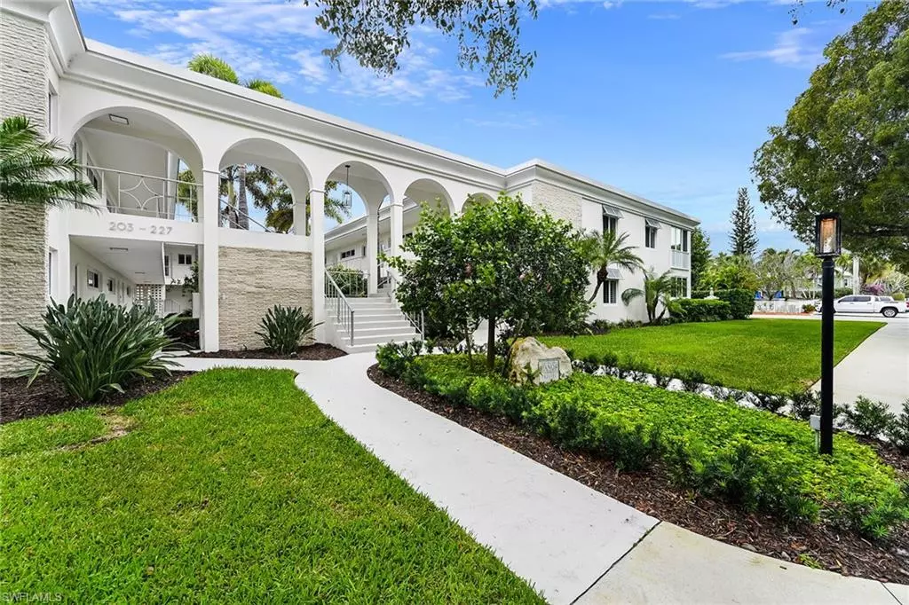 Naples, FL 34102,235 3rd AVE S #235