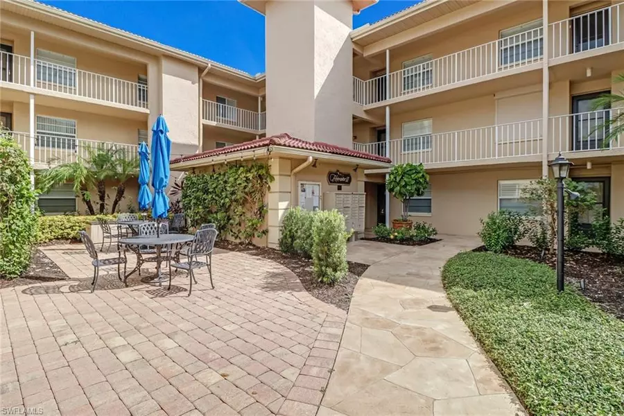 1051 Foxfire LN #105, Naples, FL 34104