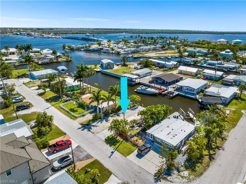 2585 Cay CV, Matlacha, FL 33993