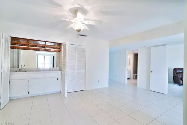 Naples, FL 34110,560 Retreat DR #3-202