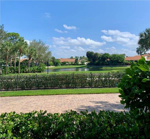 5809 Glencove DR #902, Naples, FL 34108