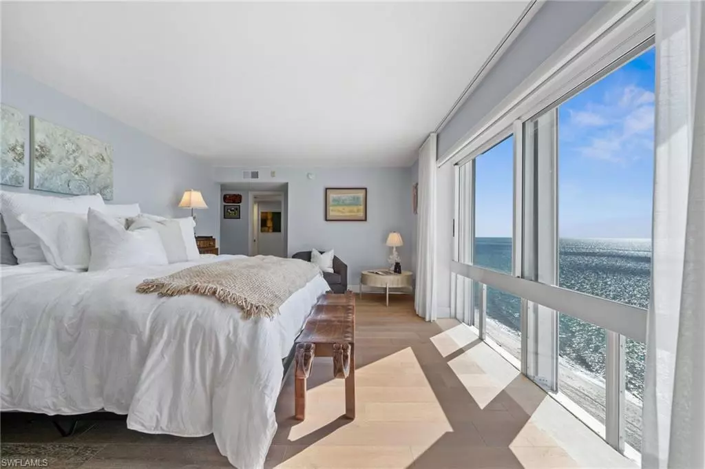 Naples, FL 34103,3951 Gulf Shore BLVD N #703