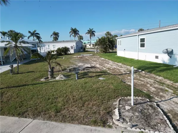 Fort Myers Beach, FL 33931,11380 Azalea LN