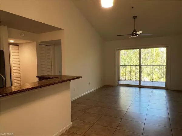 Naples, FL 34104,1230 Wildwood Lakes BLVD #208