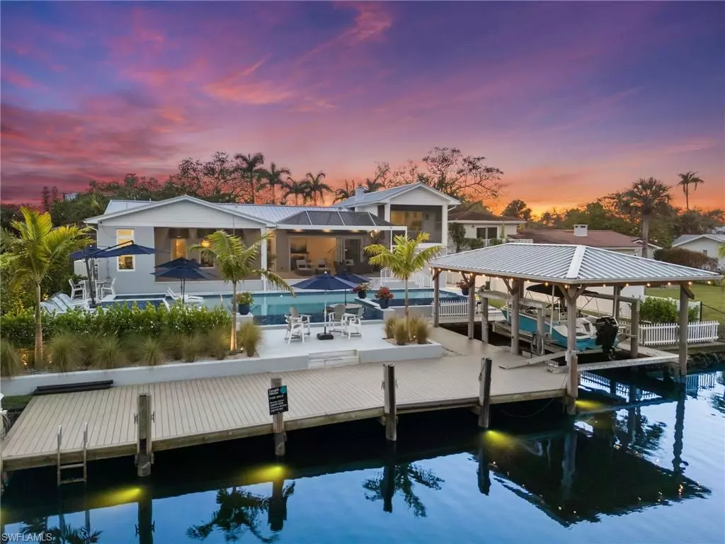 Naples, FL 34104,2323 Harbor RD