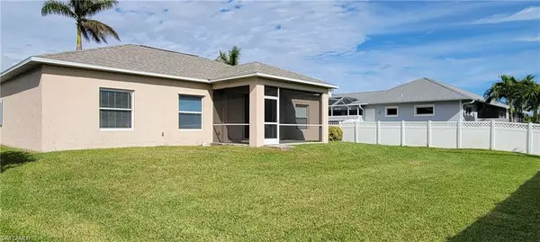 Cape Coral, FL 33991,902 SW 21st LN