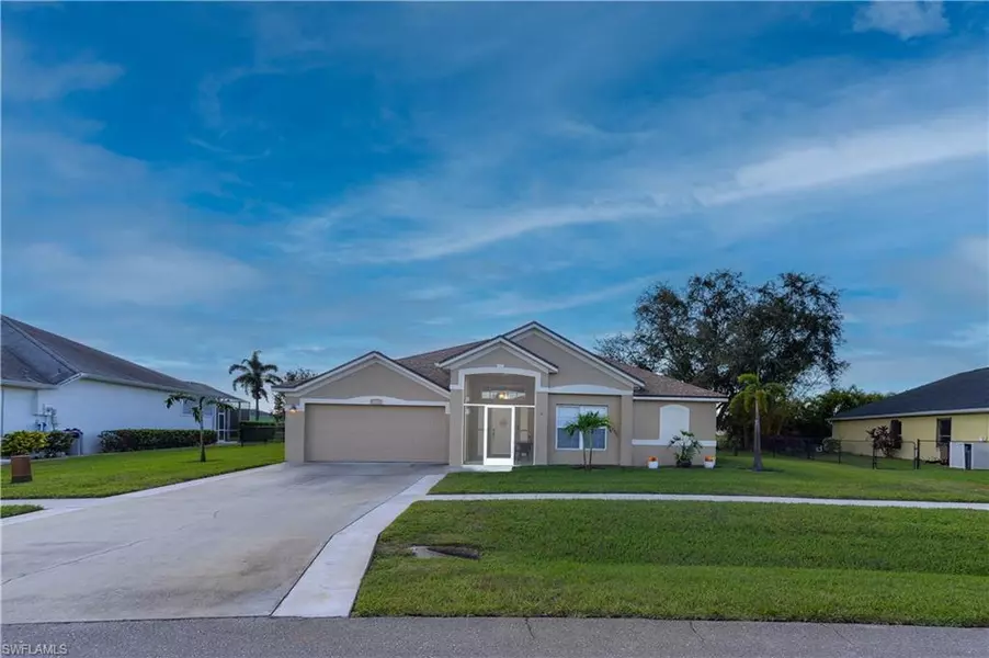 4684 Varsity CIR, Lehigh Acres, FL 33971