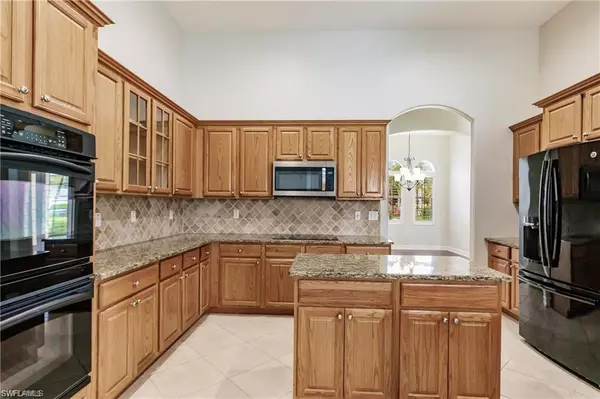 Naples, FL 34119,14837 Fripp Island CT