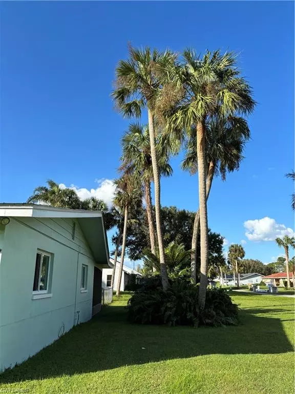 North Fort Myers, FL 33917,16991 Carolyn LN