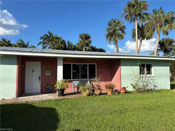 North Fort Myers, FL 33917,16991 Carolyn LN