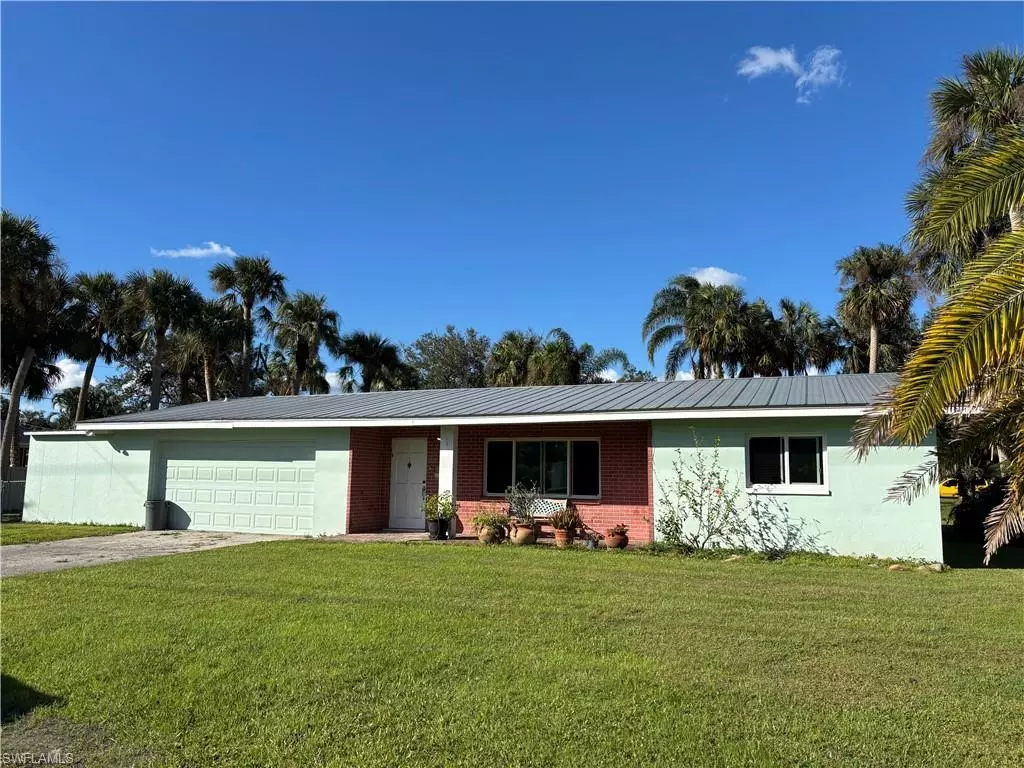 North Fort Myers, FL 33917,16991 Carolyn LN