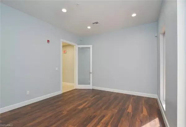 Fort Myers, FL 33901,2401 FIRST ST #SUITE 250, 255, 260