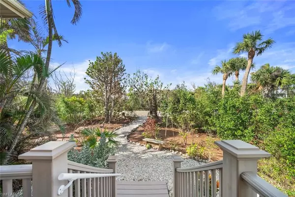 Sanibel, FL 33957,4372 Gulf Pines DR