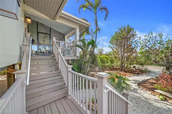 Sanibel, FL 33957,4372 Gulf Pines DR